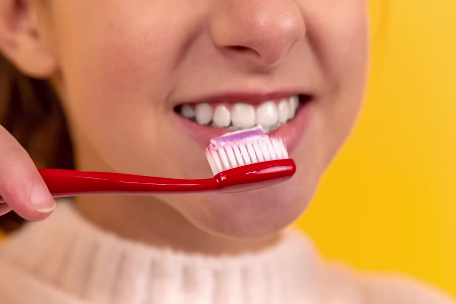 Pulizia professionale dei denti in studio — Studio Dentistico Vecchiotti dr. Marco